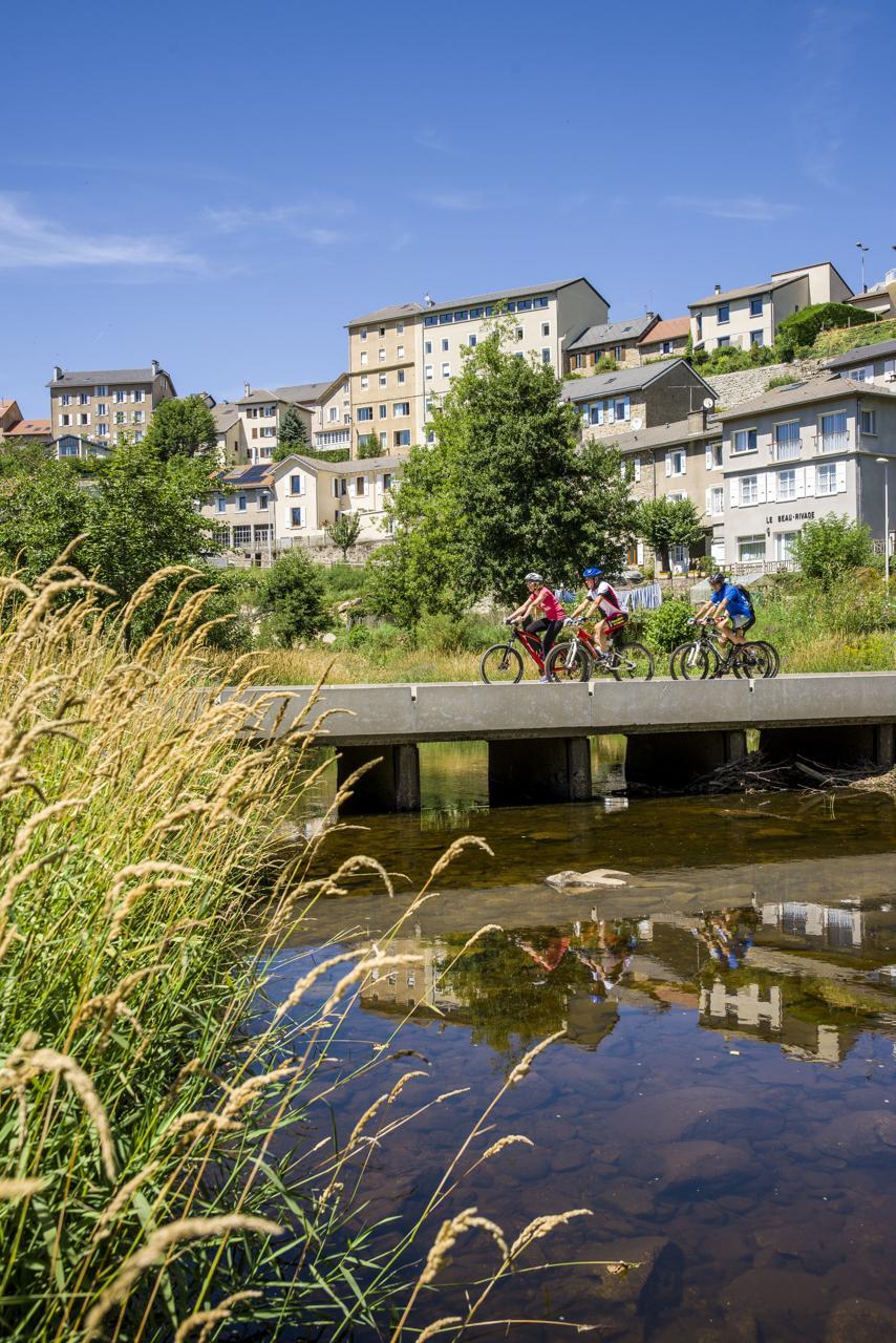 Sur les ponts et les sentiers en VTT
