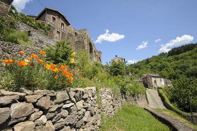 Le village médiéval d'Auzon, classé "Petite cité de caractère"