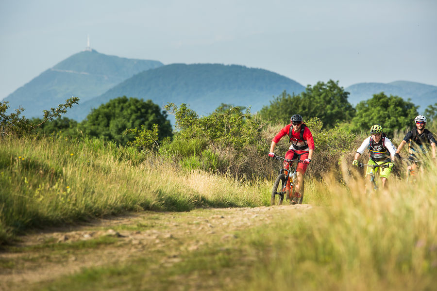 La GTMC à VTT sur la Chaîne des Puys